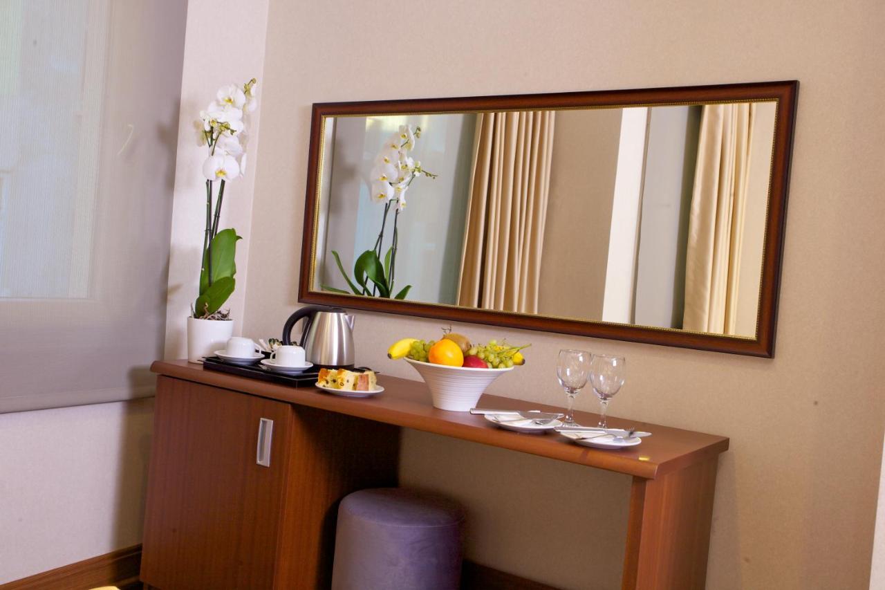 The Coach Hotel Istanbul Exterior photo