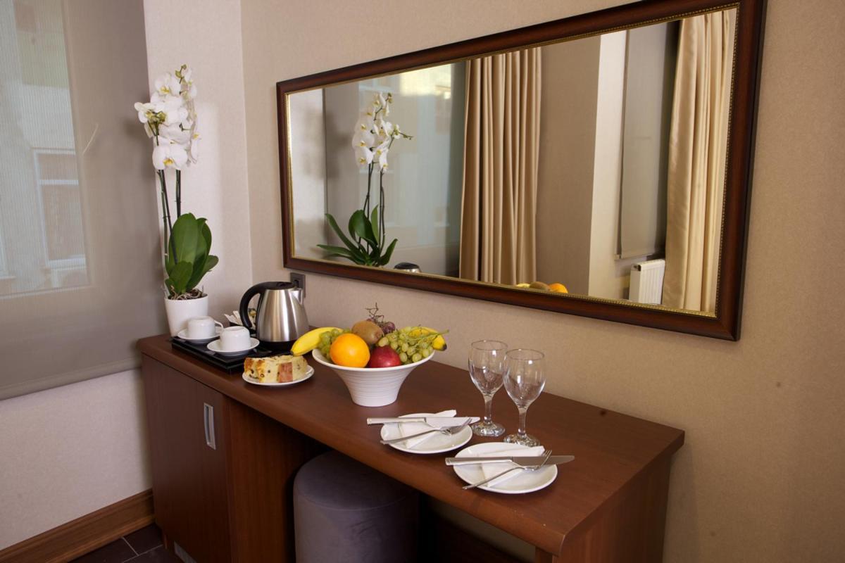 The Coach Hotel Istanbul Exterior photo